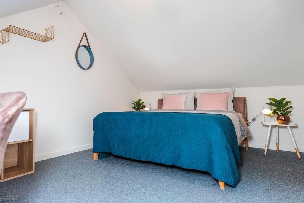 #stayhere - Spacious Luxury Town Hall 3bdr * VNO