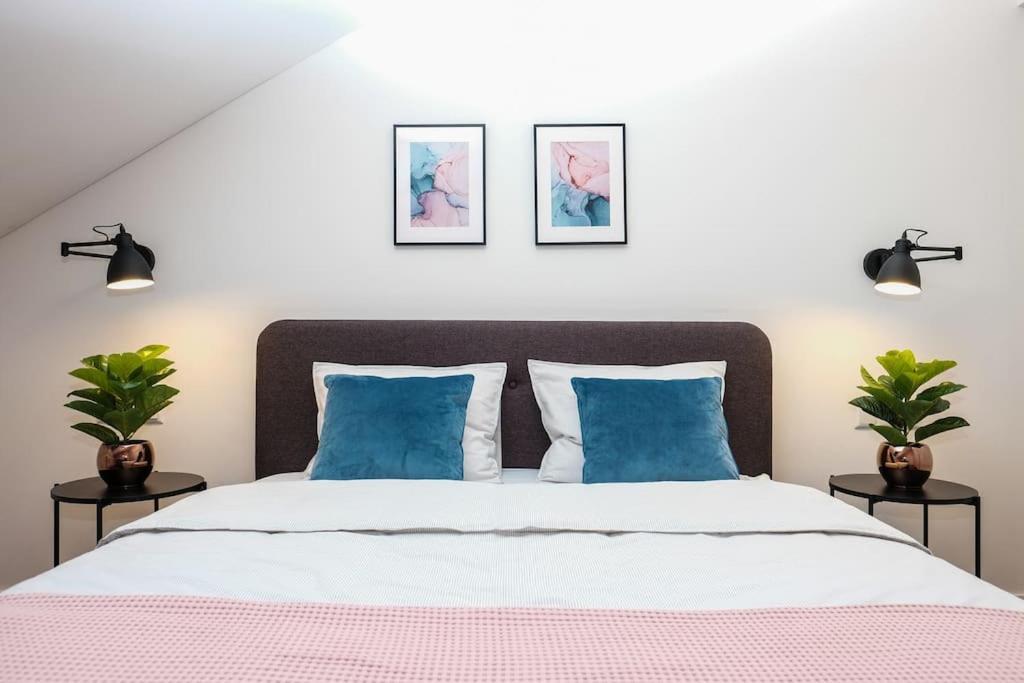 #stayhere - Spacious Luxury Town Hall 3bdr *
