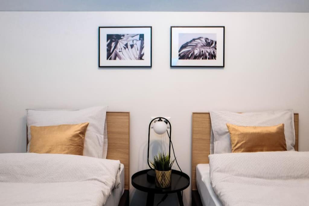 #stayhere - Spacious Luxury Town Hall 3bdr * VNO